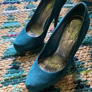 BCBG Teal Suede Pumps Size 7.5
